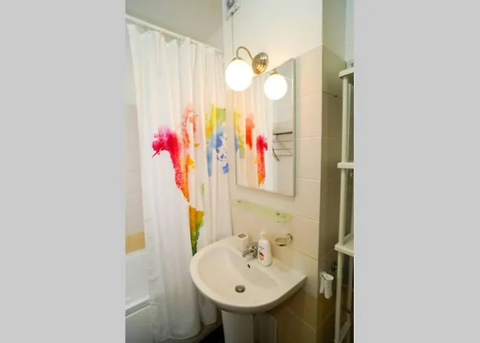 Sky Modern 1 Bedroom Apt W Free Parking *