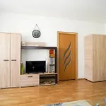 Sky Modern 1 Bedroom Apt W Free Parking Апартаменти