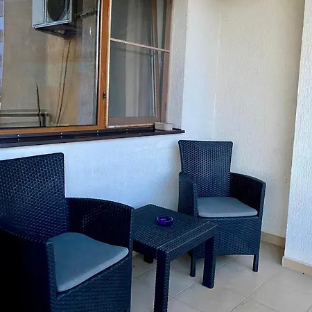 Sky Modern 1 Bedroom Apt W Free Parking Apartment